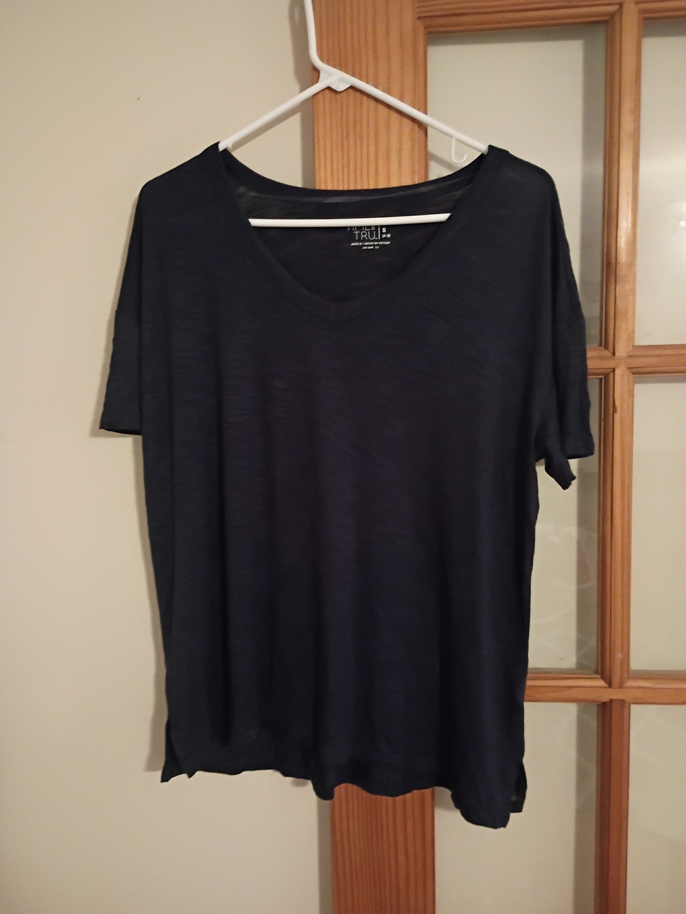 Time and Tru Women's Short Sleeve V-Neck Tee - Navy